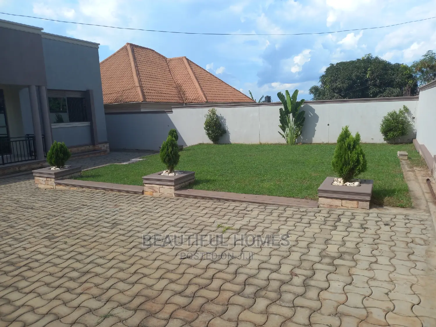 Furnished 4bdrm Bungalow in Kira for Sale in Kira