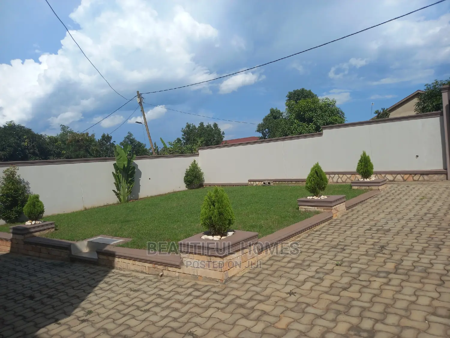 Furnished 4bdrm Bungalow in Kira for Sale in Kira