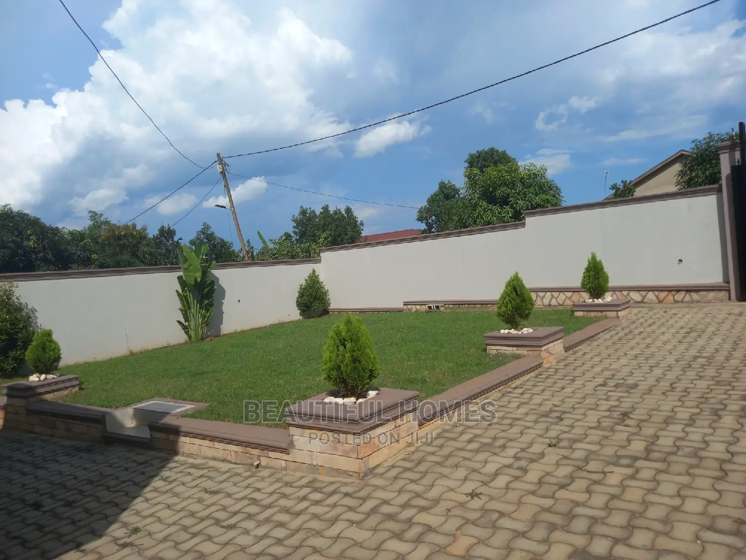 Furnished 4bdrm Bungalow in Kira for Sale in Kira