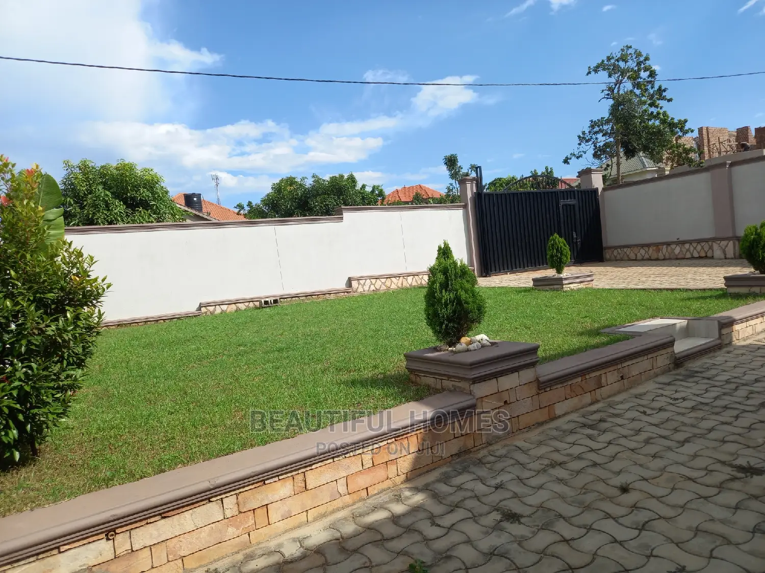 Furnished 4bdrm Bungalow in Kira for Sale in Kira