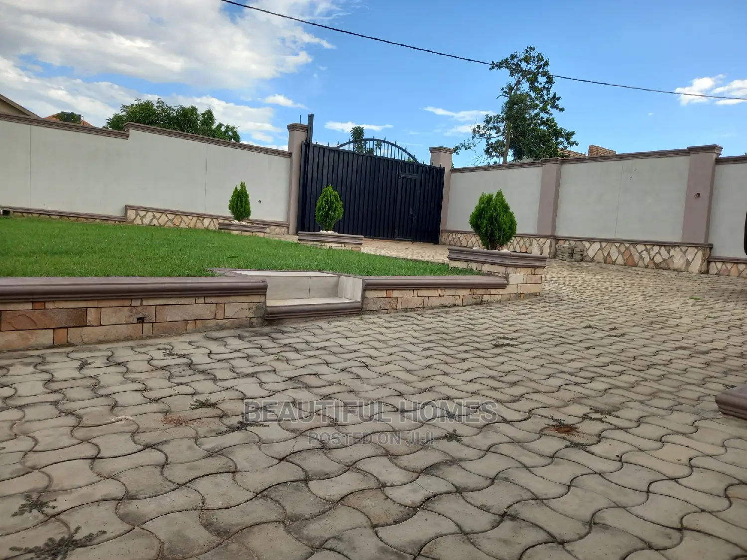 Furnished 4bdrm Bungalow in Kira for Sale in Kira