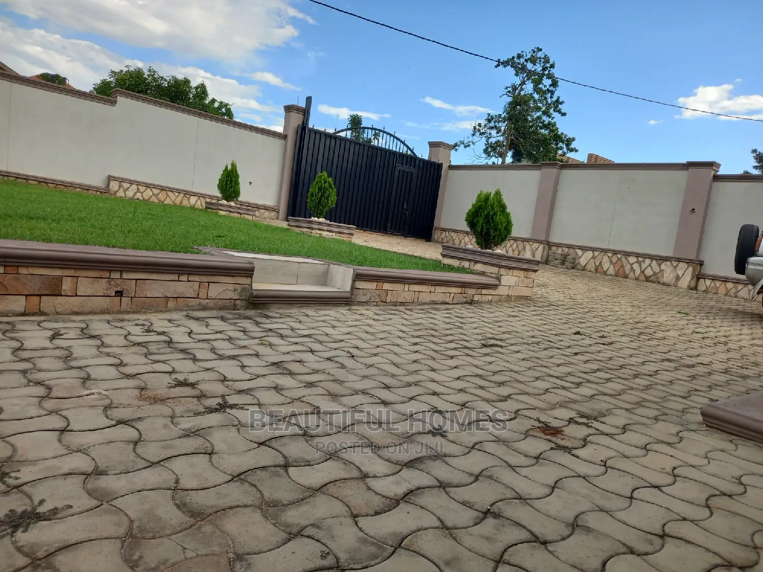 Furnished 4bdrm Bungalow in Kira for Sale in Kira