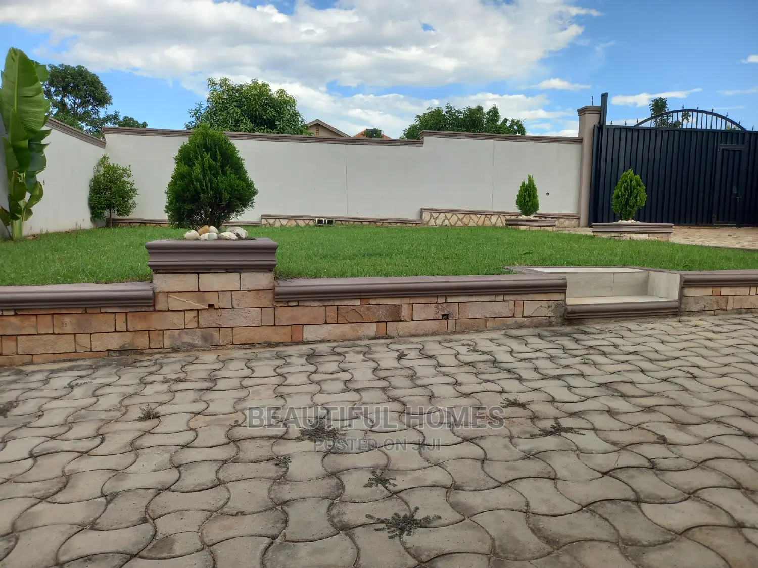 Furnished 4bdrm Bungalow in Kira for Sale in Kira