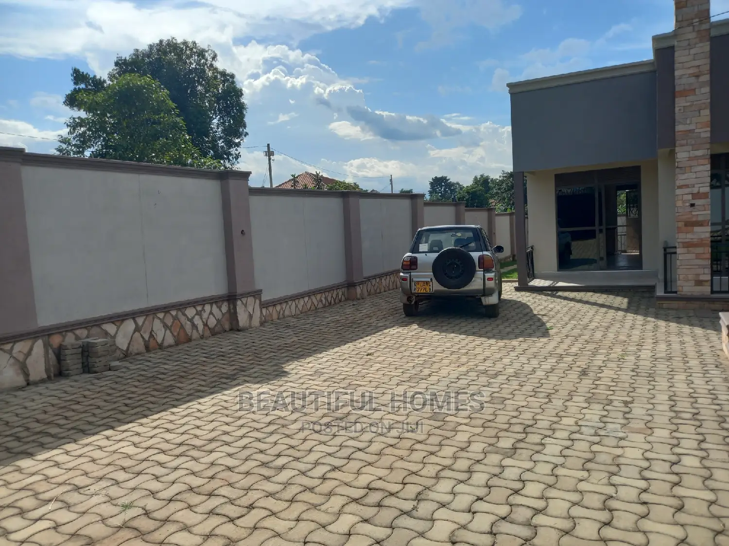 Furnished 4bdrm Bungalow in Kira for Sale in Kira