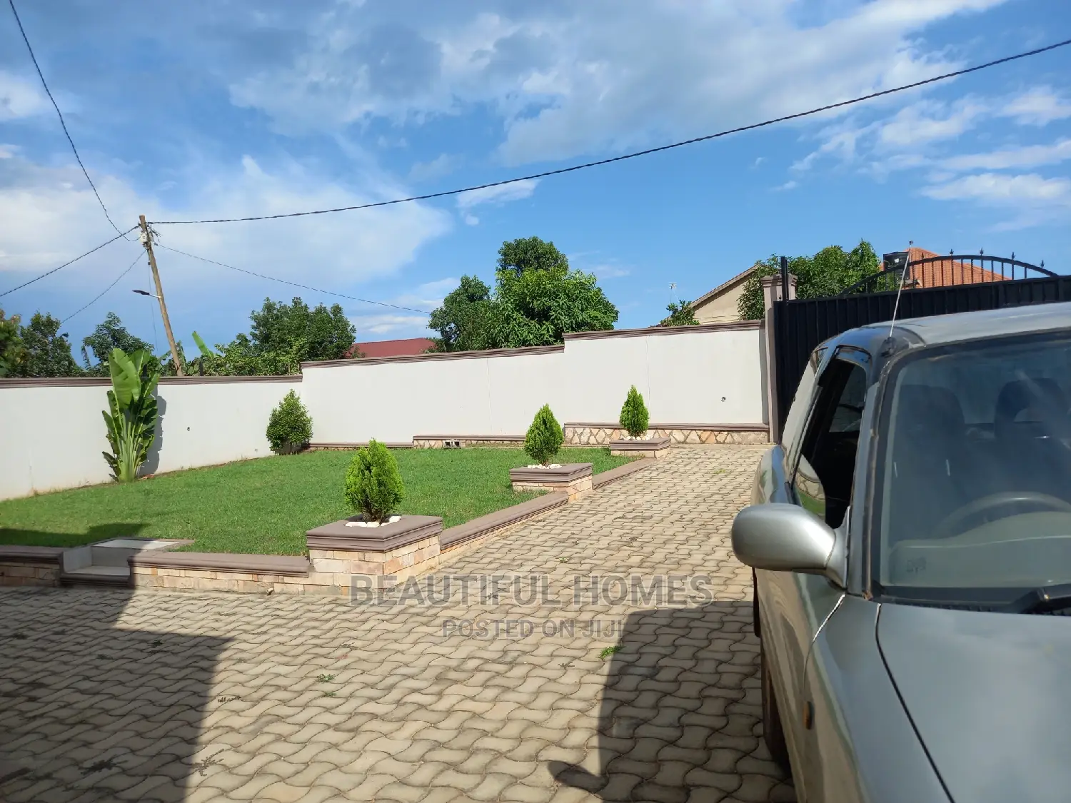 Furnished 4bdrm Bungalow in Kira for Sale in Kira