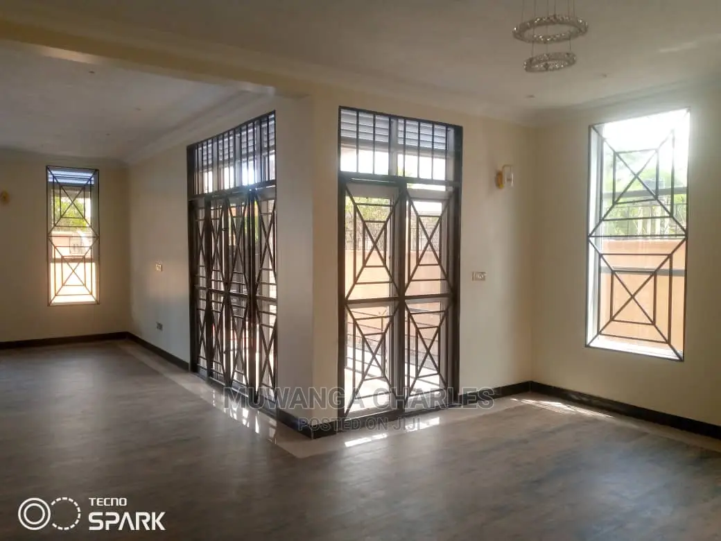 5bdrm Duplex in Fs Properties Ltd, Central Division for Sale in Central Division
