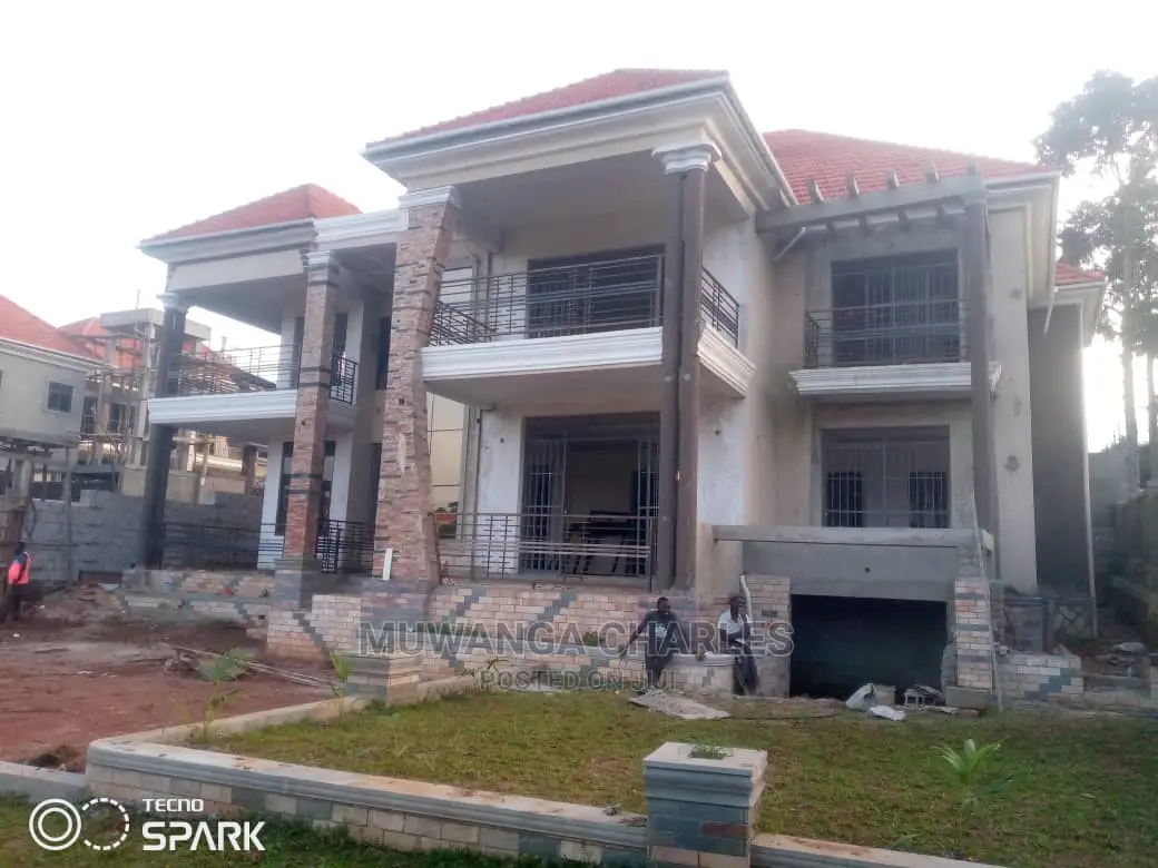5bdrm Duplex in Fs Properties Ltd, Central Division for Sale in Central Division