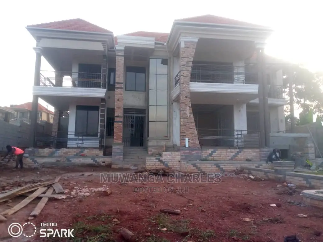 5bdrm Duplex in Fs Properties Ltd, Central Division for Sale in Central Division