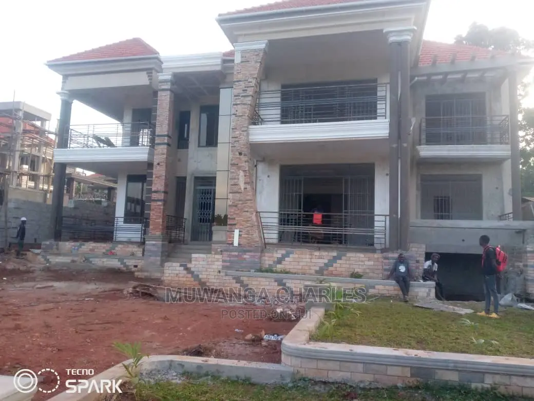 5bdrm Duplex in Fs Properties Ltd, Central Division for Sale in Central Division