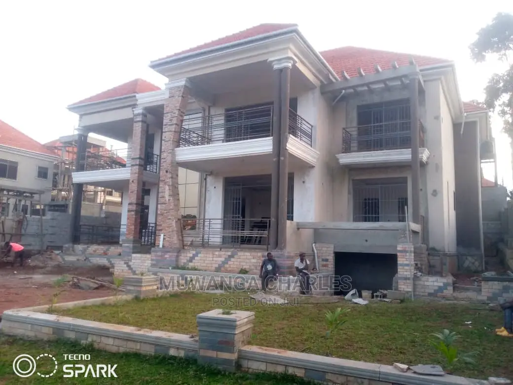 5bdrm Duplex in Fs Properties Ltd, Central Division for Sale in Central Division