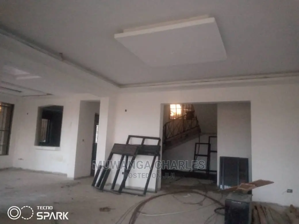 5bdrm Duplex in Fs Properties Ltd, Central Division for Sale in Central Division