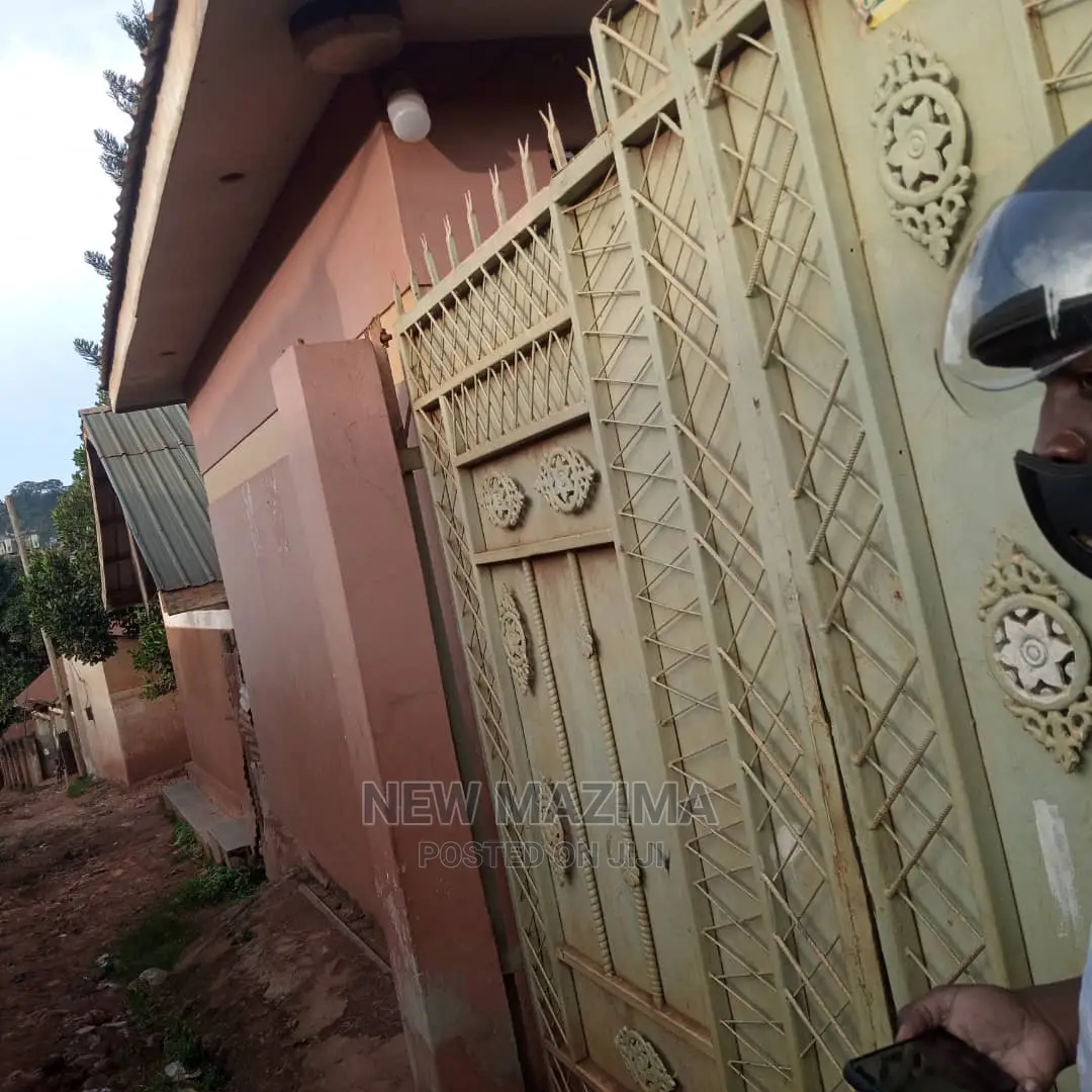 4bdrm House in Najjanankumbi Along, Central Division for Sale in Central Division