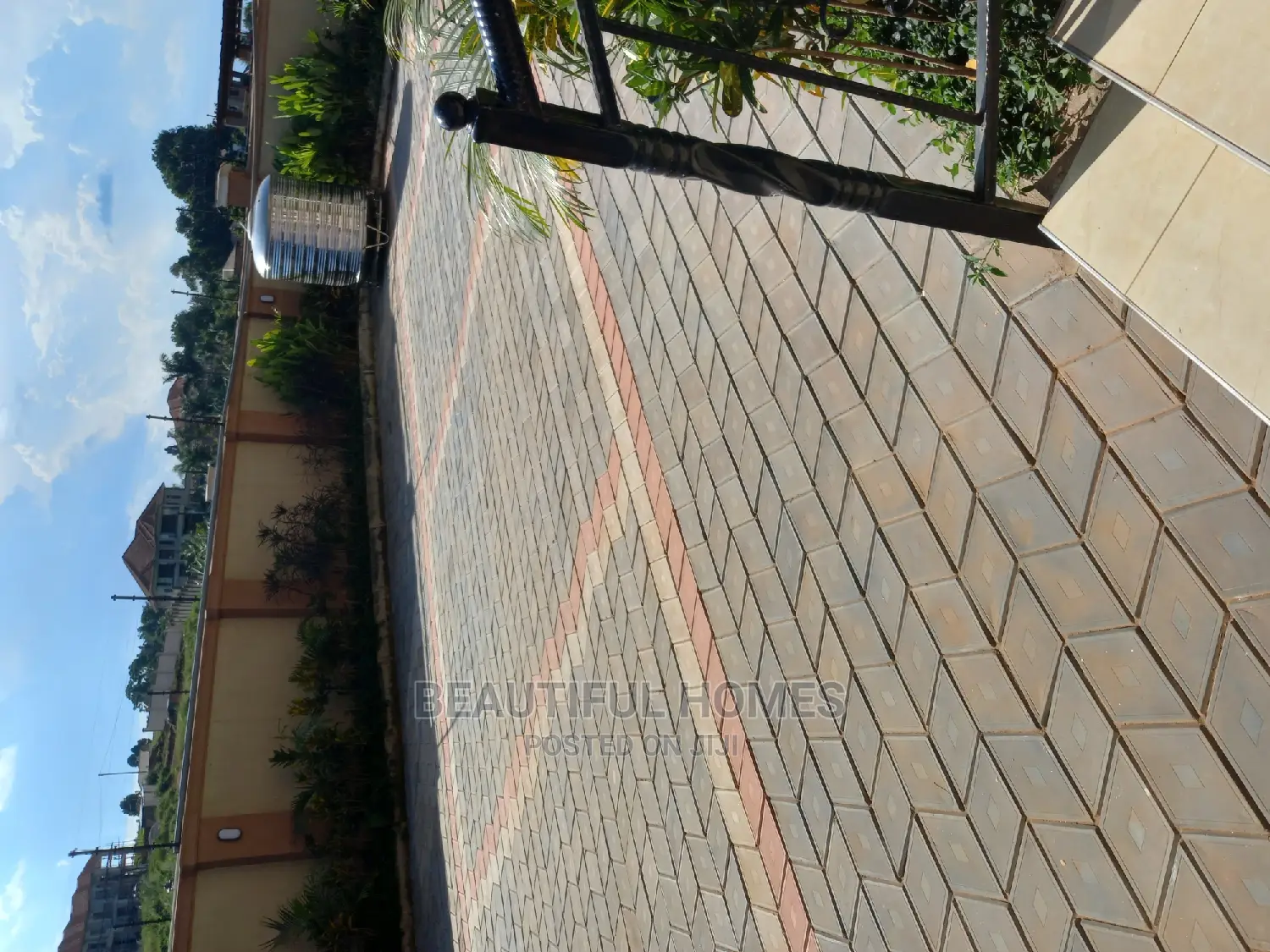 Furnished 5bdrm Duplex in Kyanja Corporate, Central Division for Sale in Central Division