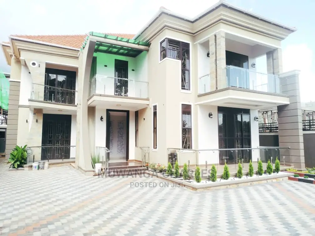 5bdrm Duplex in Fs Properties Ltd, Central Division for Sale in Central Division