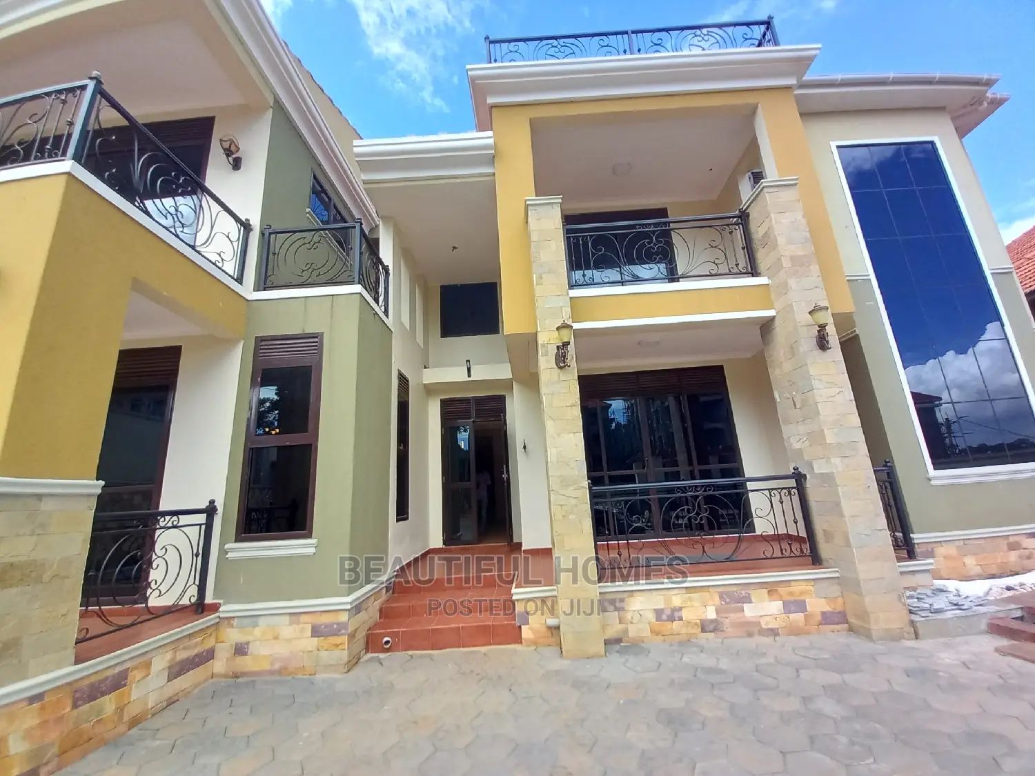 Furnished 7bdrm Mansion in Kyanja, Central Division for Sale in Central Division