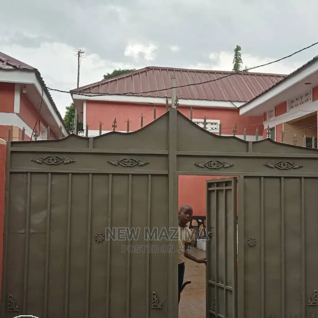 5bdrm House in Kyengera Town, Central Division for Sale in Central Division