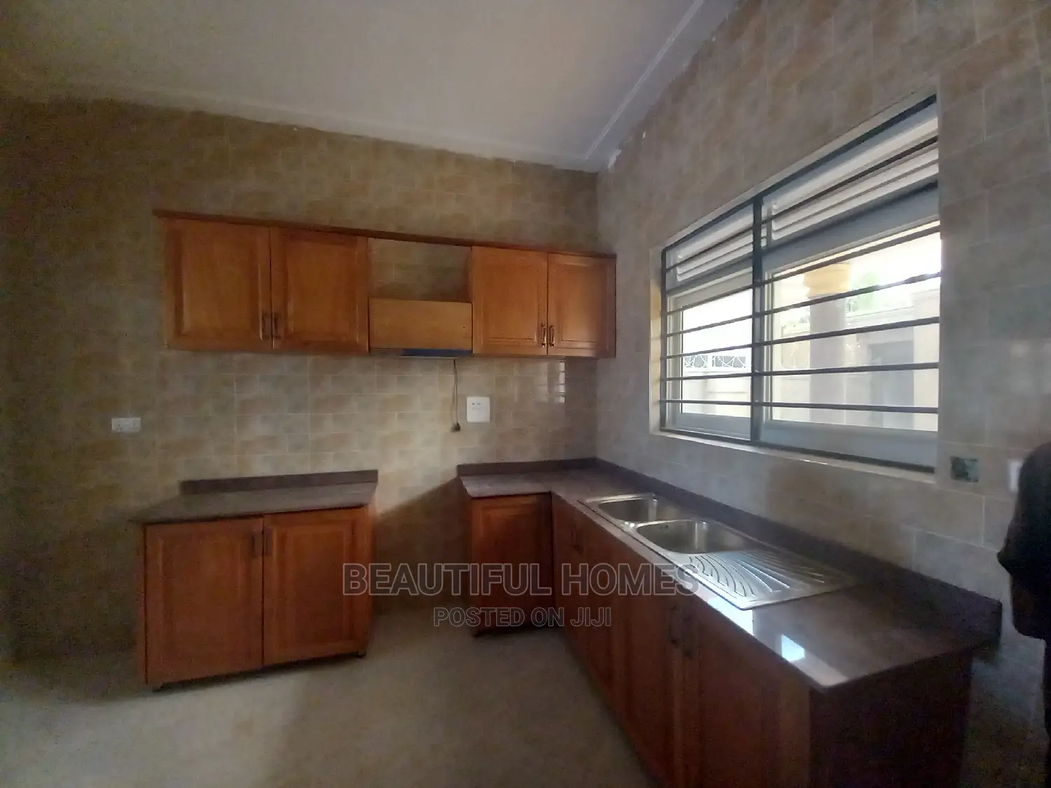 Furnished 4bdrm House in Kira for Sale in Kira