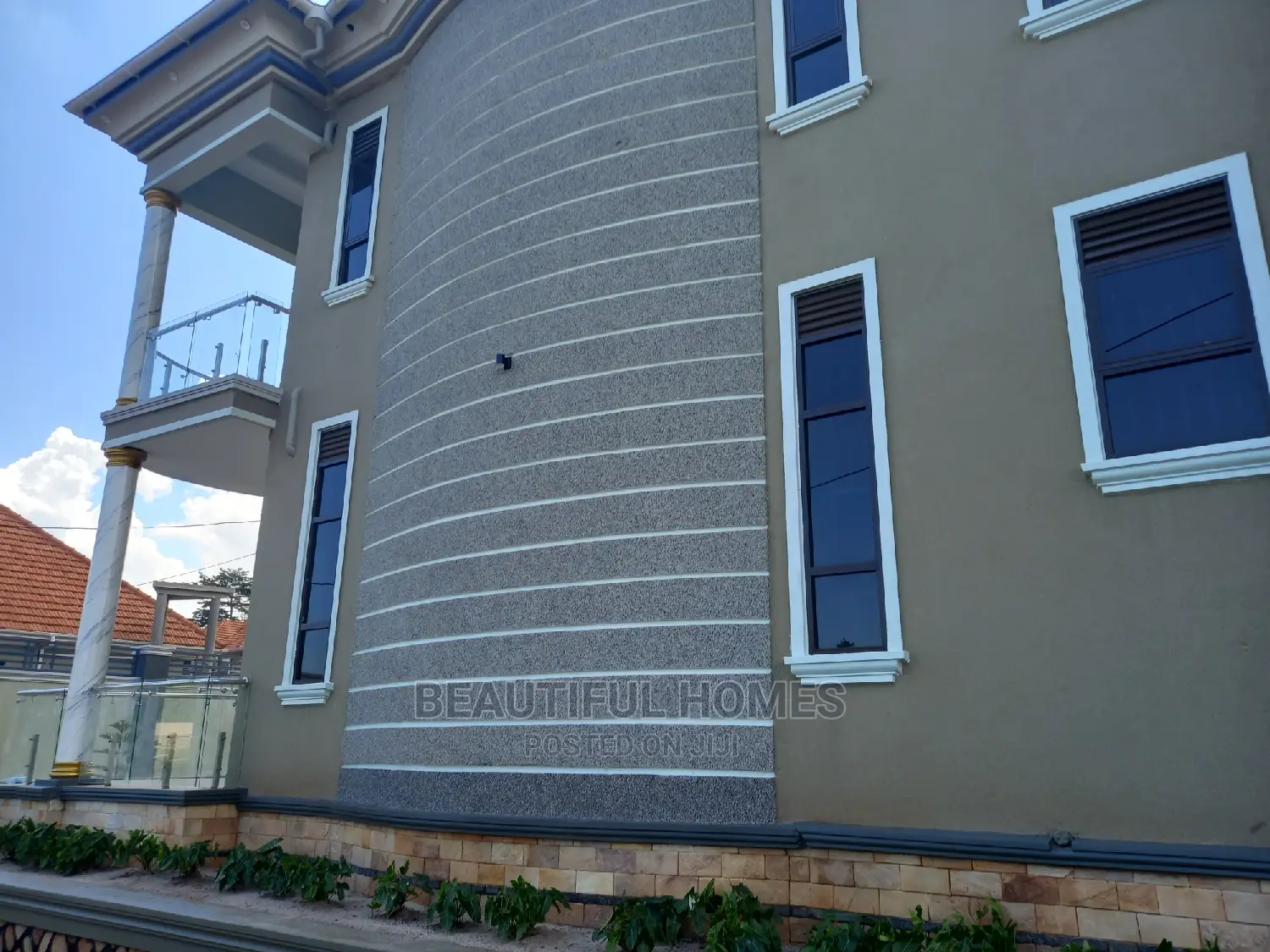 Furnished 6bdrm Duplex in Kira Corporate for Sale in Kira