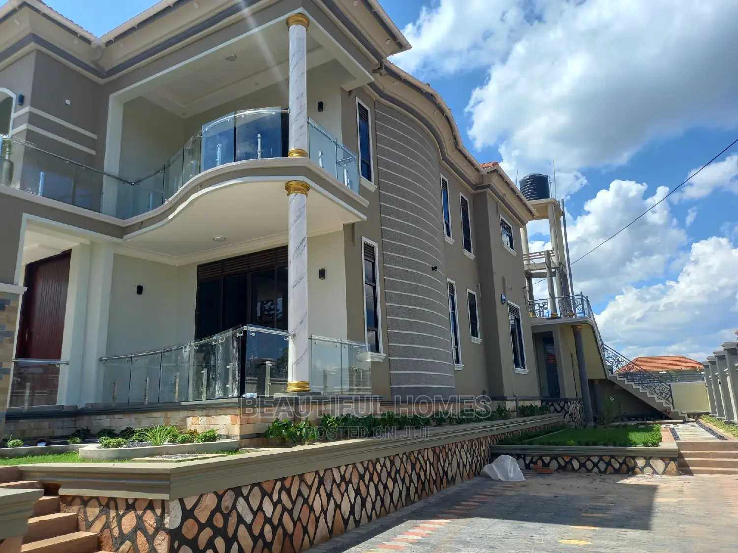 Furnished 6bdrm Duplex in Kira Corporate for Sale in Kira