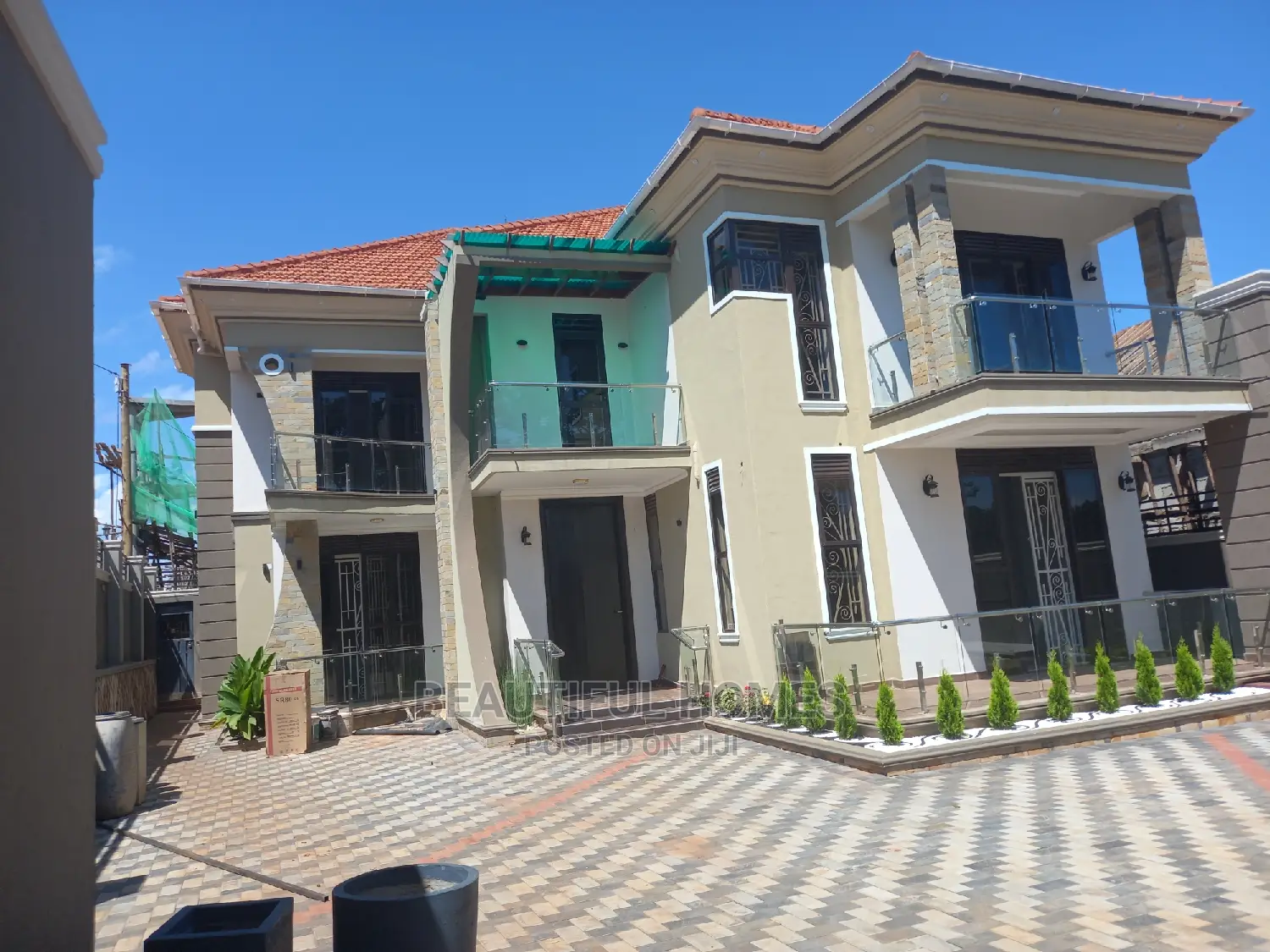 Furnished 6bdrm Duplex in Kira Corporate for Sale in Kira