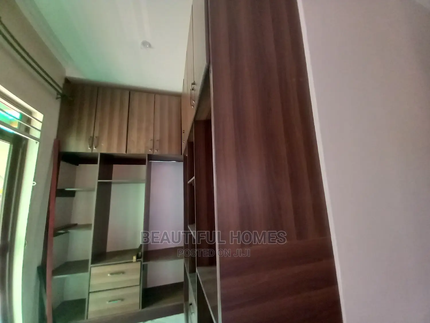 Furnished 6bdrm Mansion in Kira for Sale in Kira