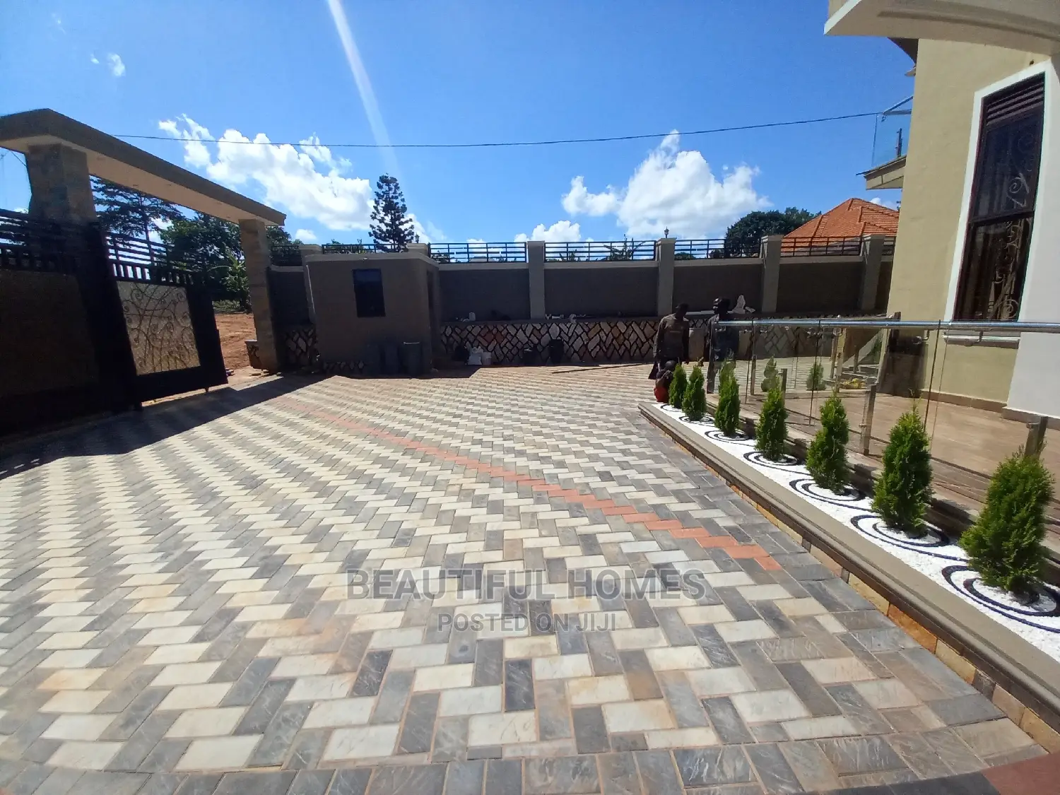 Furnished 6bdrm Mansion in Kira for Sale in Kira