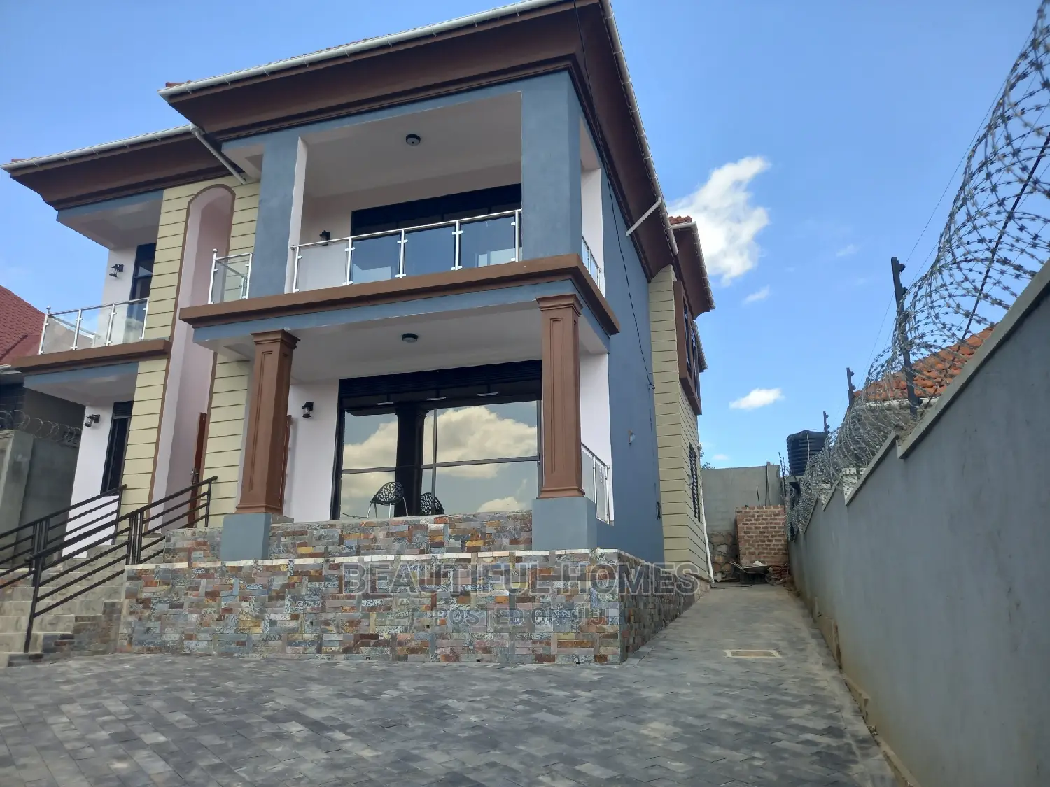 Furnished 6bdrm Mansion in Kira Mansions for Sale in Kira