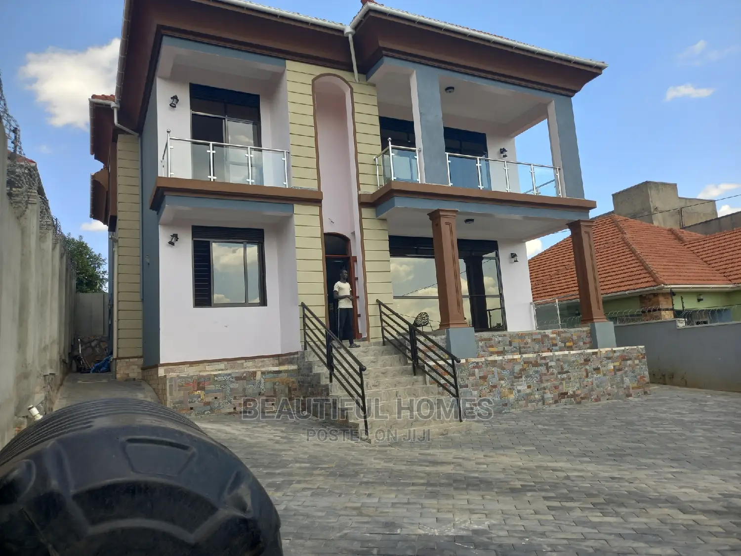 Furnished 6bdrm Mansion in Kira Mansions for Sale in Kira