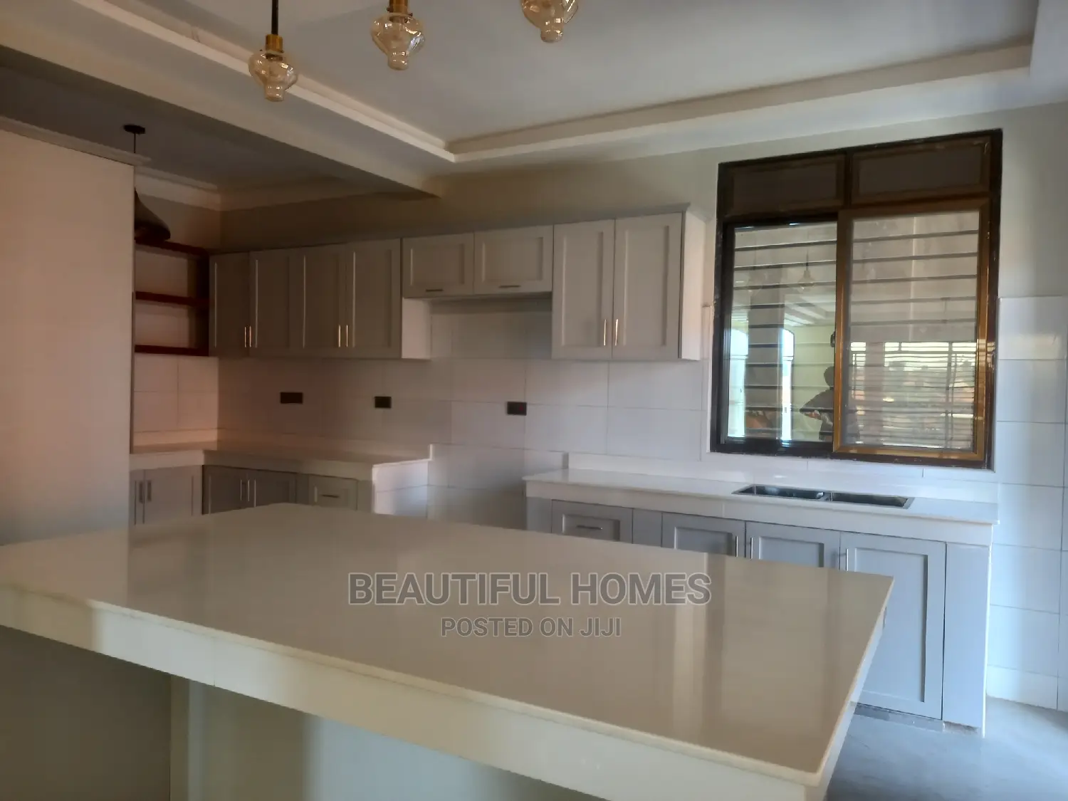 Furnished 6bdrm Mansion in Kira First Class for Sale in Kira