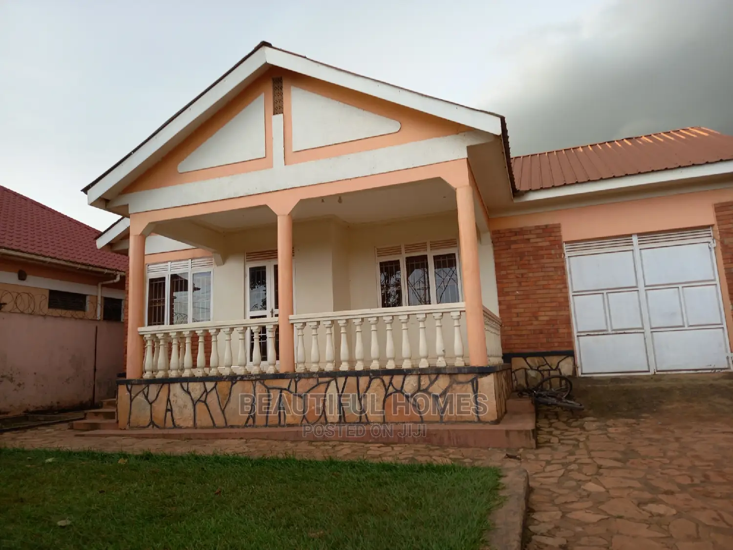 Furnished 4bdrm Bungalow in Kira for Sale in Kira
