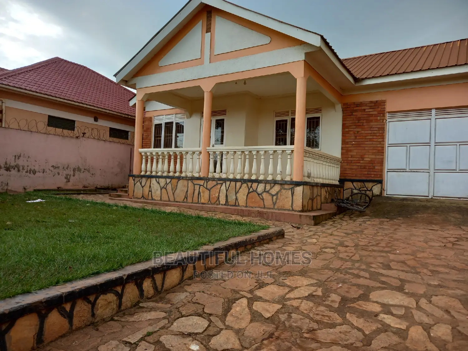 Furnished 4bdrm Bungalow in Kira for Sale in Kira