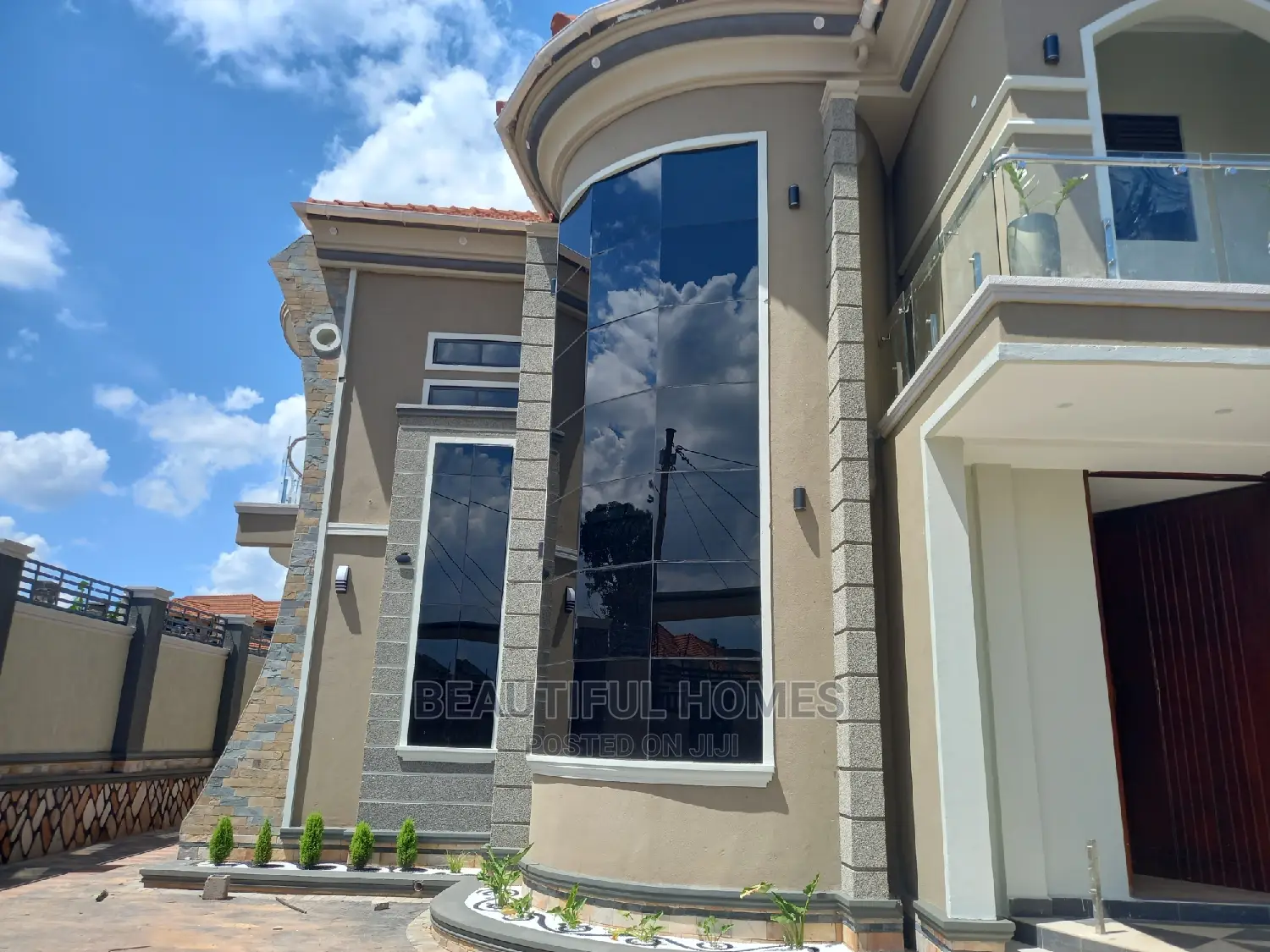 Furnished 6bdrm Mansion in Kira Well Organised for Sale in Kira