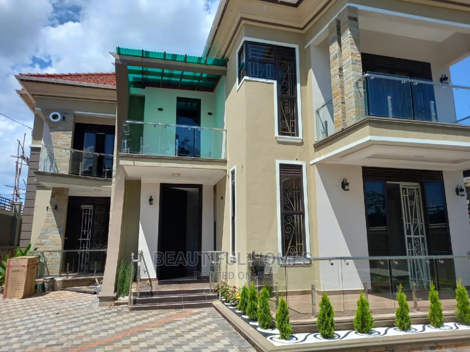 Furnished 6bdrm Mansion in Kira Well Organised for Sale in Kira