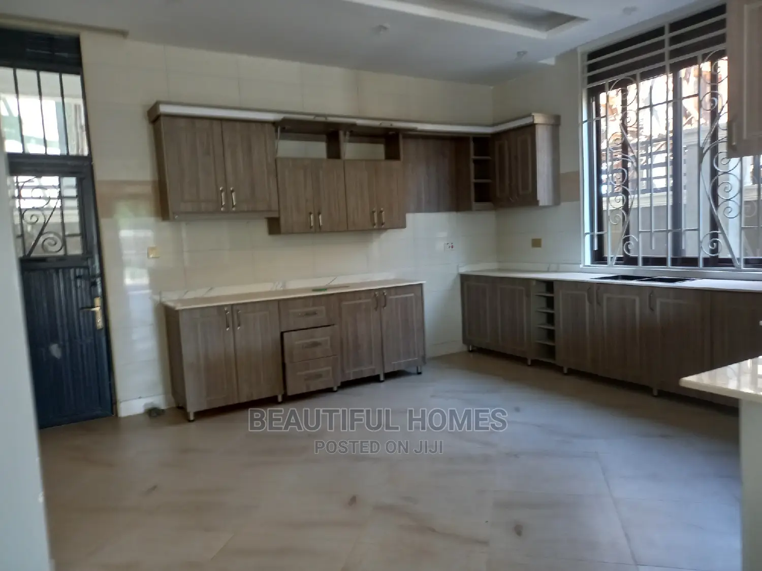 Furnished 6bdrm House in Kira for Sale in Kira