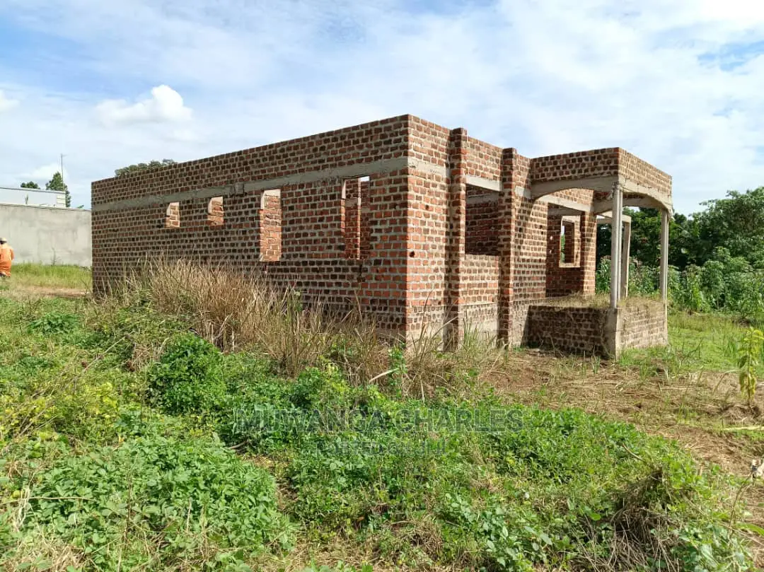 Plots in Kira Kimwanyi in Central Division