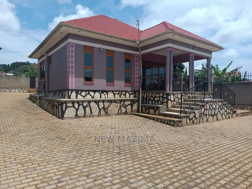 3bdrm Bungalow in Kitende Ntebe Rd, Central Division for sale in Central Division