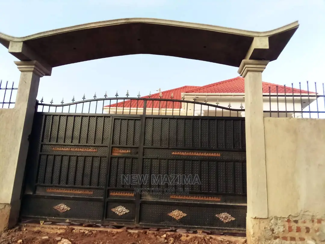 3bdrm Bungalow in Kitende Ntebe Rd, Central Division for sale in Central Division