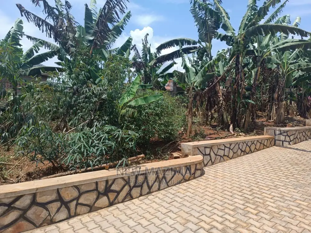 3bdrm Bungalow in Kitende Ntebe Rd, Central Division for sale in Central Division