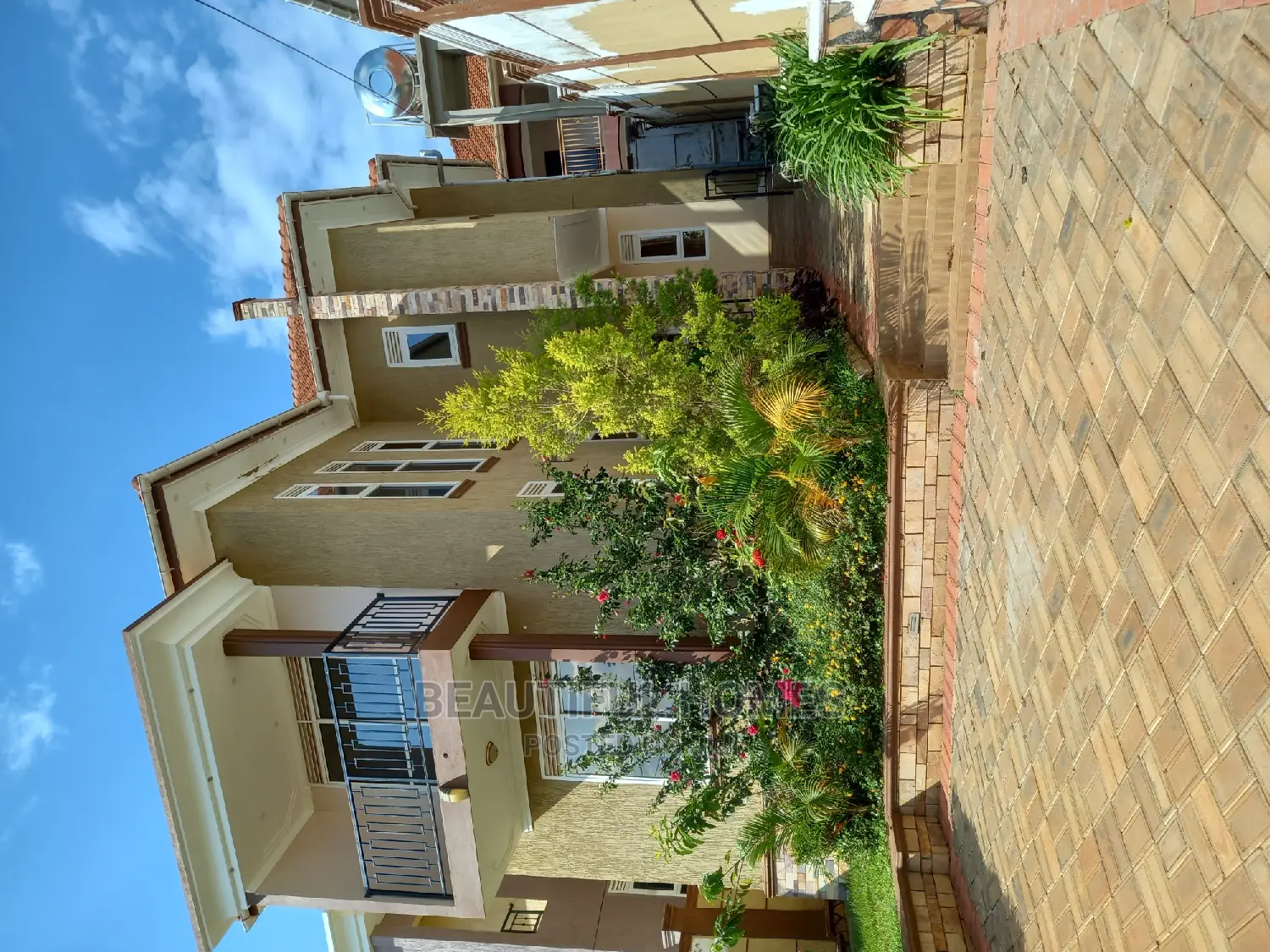Furnished 4bdrm Duplex in Kira Tarmack for sale in Kira