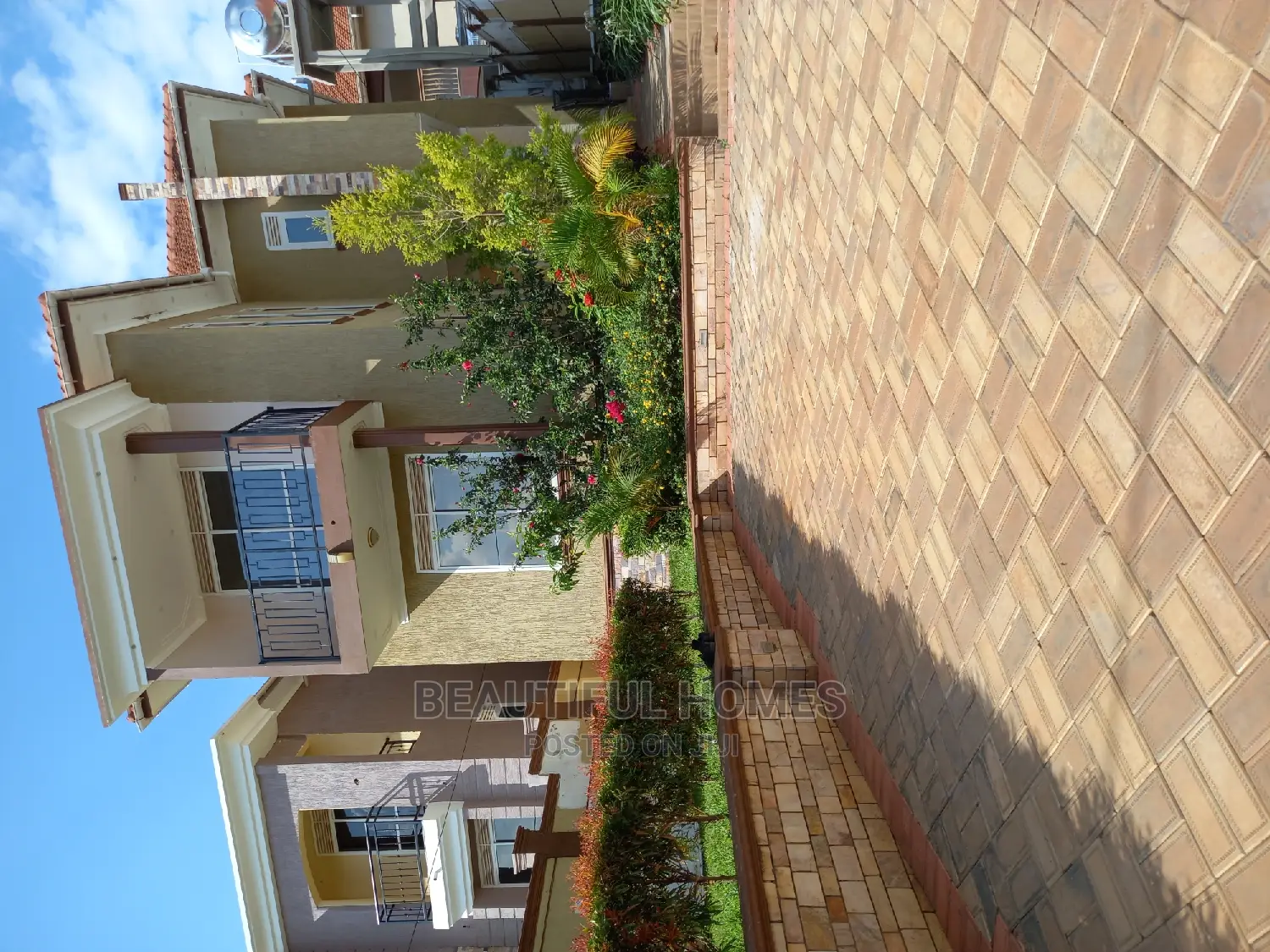 Furnished 4bdrm Duplex in Kira Tarmack for sale in Kira