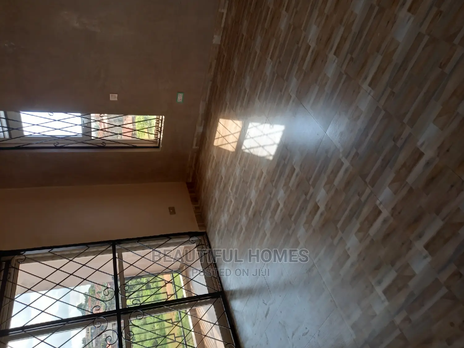 Furnished 4bdrm Duplex in Kira Tarmack for sale in Kira