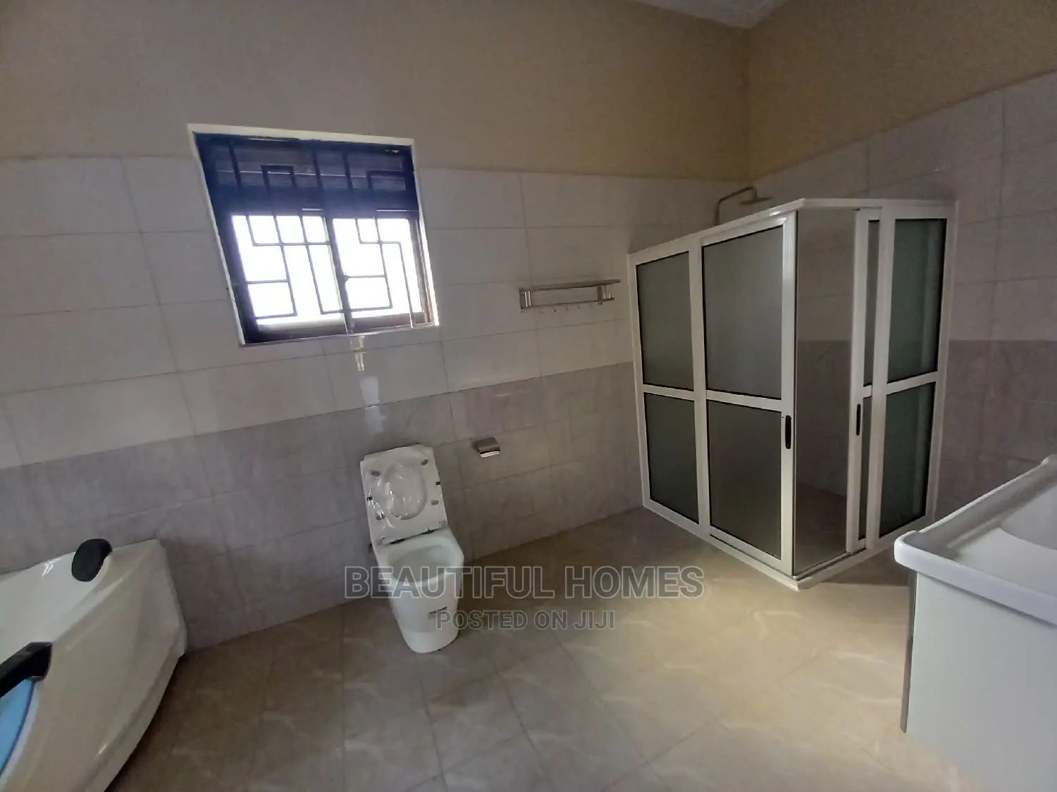 Furnished 6bdrm Duplex in Kira Corporate Class for sale in Kira