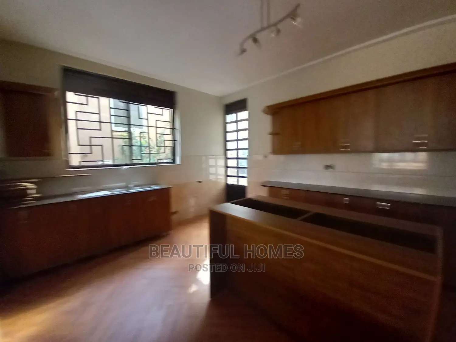 Furnished 6bdrm Mansion in Kira for sale in Kira