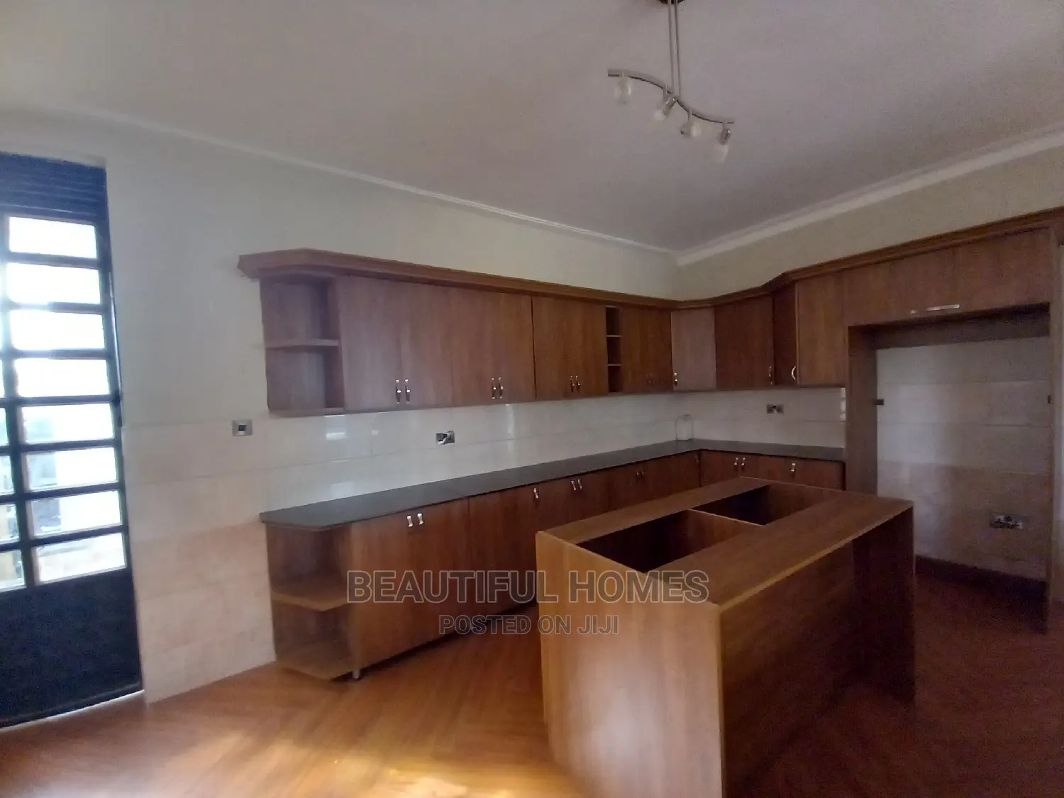 Furnished 6bdrm Duplex in Kira for sale in Kira