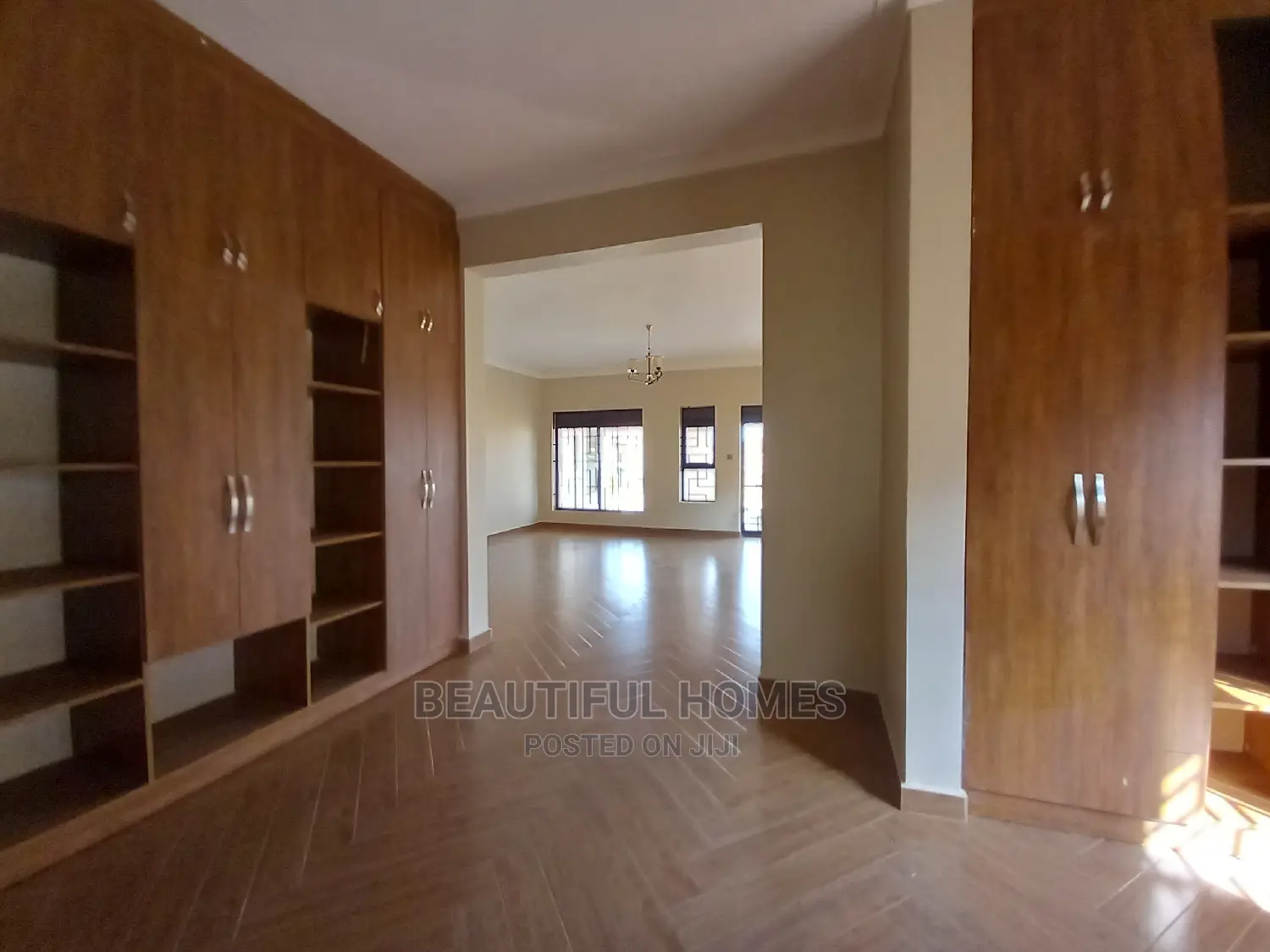 Furnished 6bdrm Mansion in Kira  Wealthy for sale in Kira