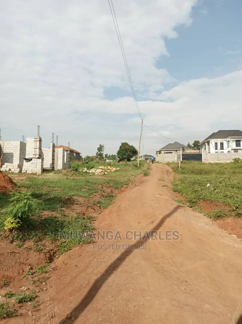 Plot's in Kira Kitikifumba on Quick Sale in Central Division