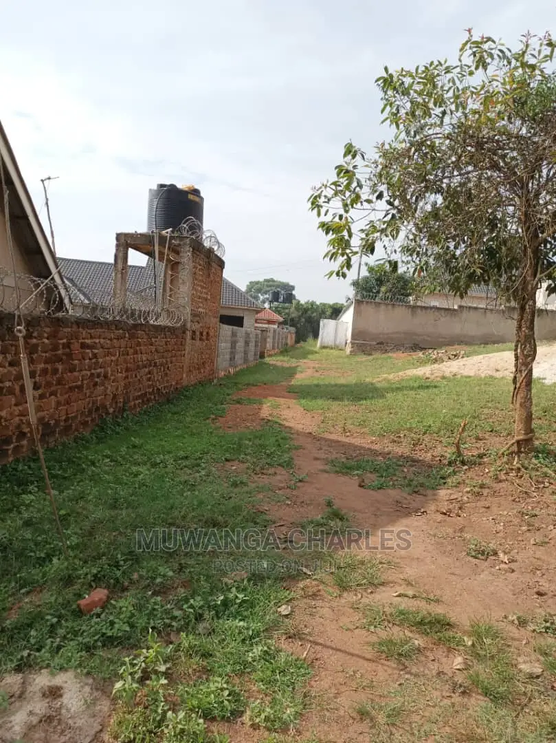 Plot's in Kira Kitikifumba on Quick Sale in Central Division