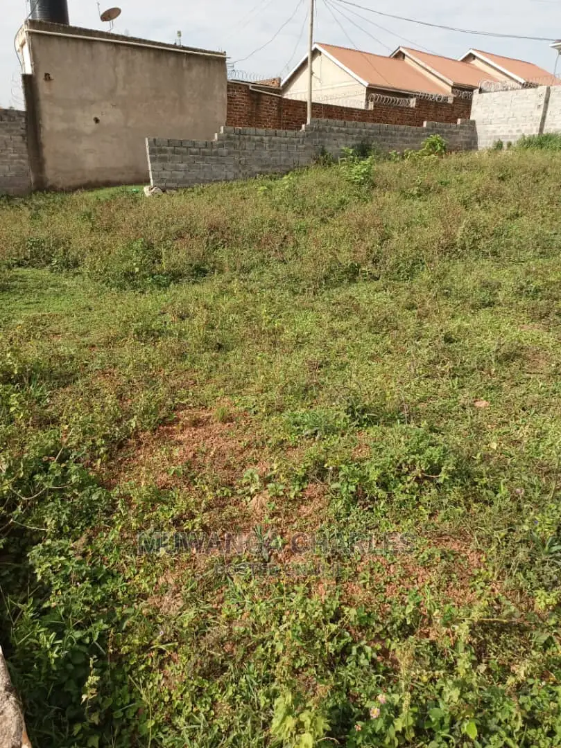 Plot's in Kira Kitikifumba on Quick Sale in Central Division