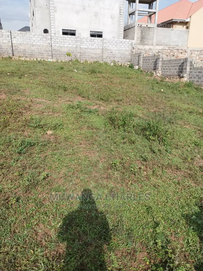 Plot's in Kira Kitikifumba on Quick Sale in Central Division