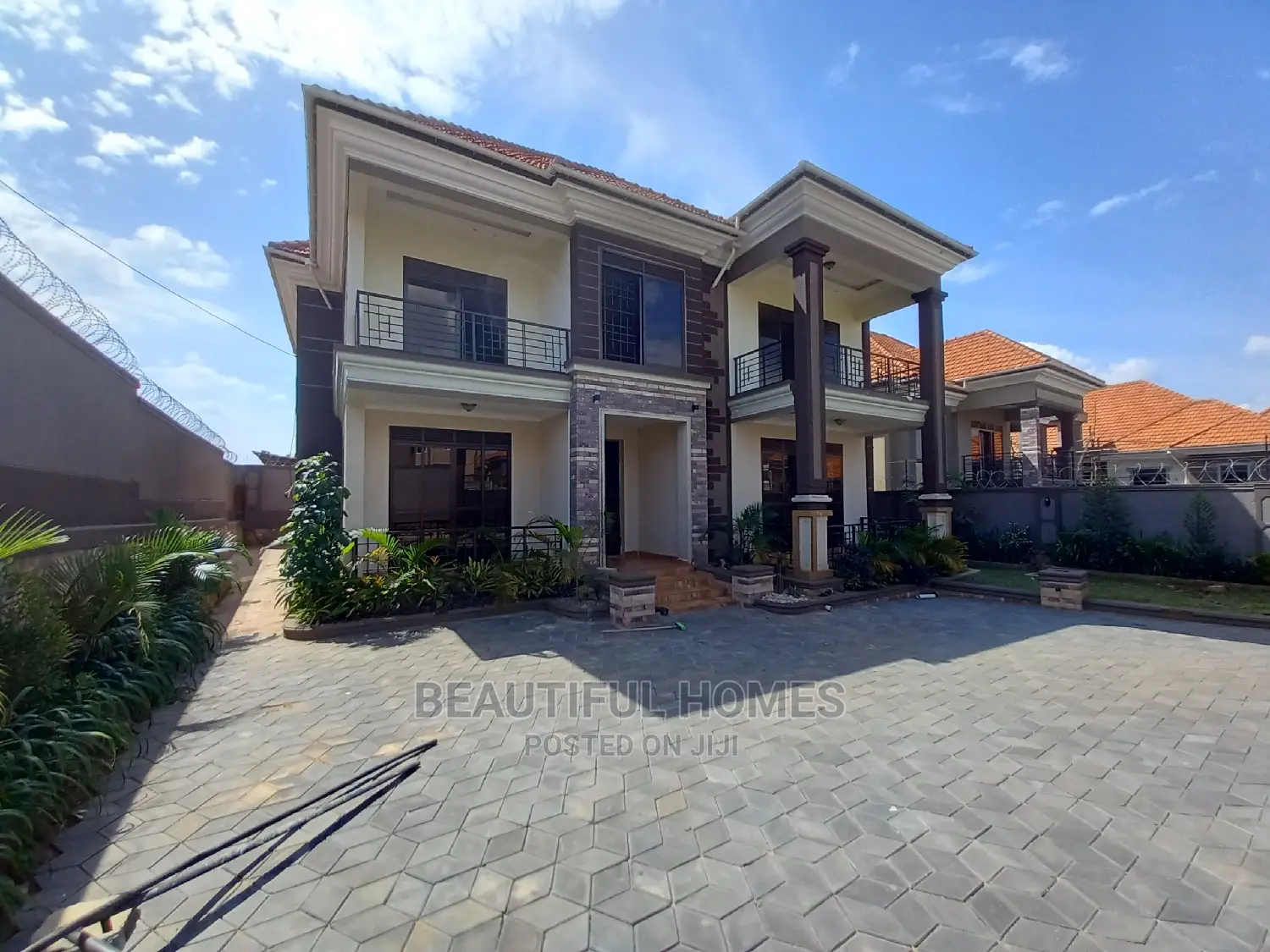 Furnished 5bdrm Duplex in Kisaasi Tarmacked, Nakawa for sale in Nakawa